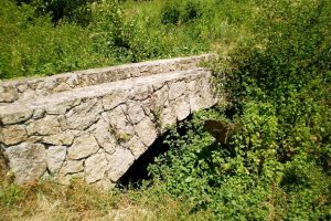 Steinbrücke Seelenreise Korsika Natur-Retreat