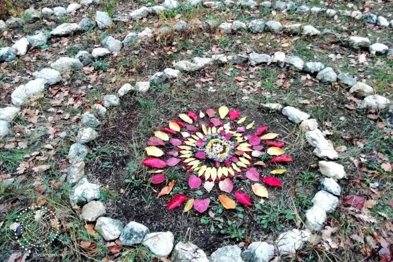 Steinspirale mit Natur-Mandala von Seelenreisen Birgit Munsa